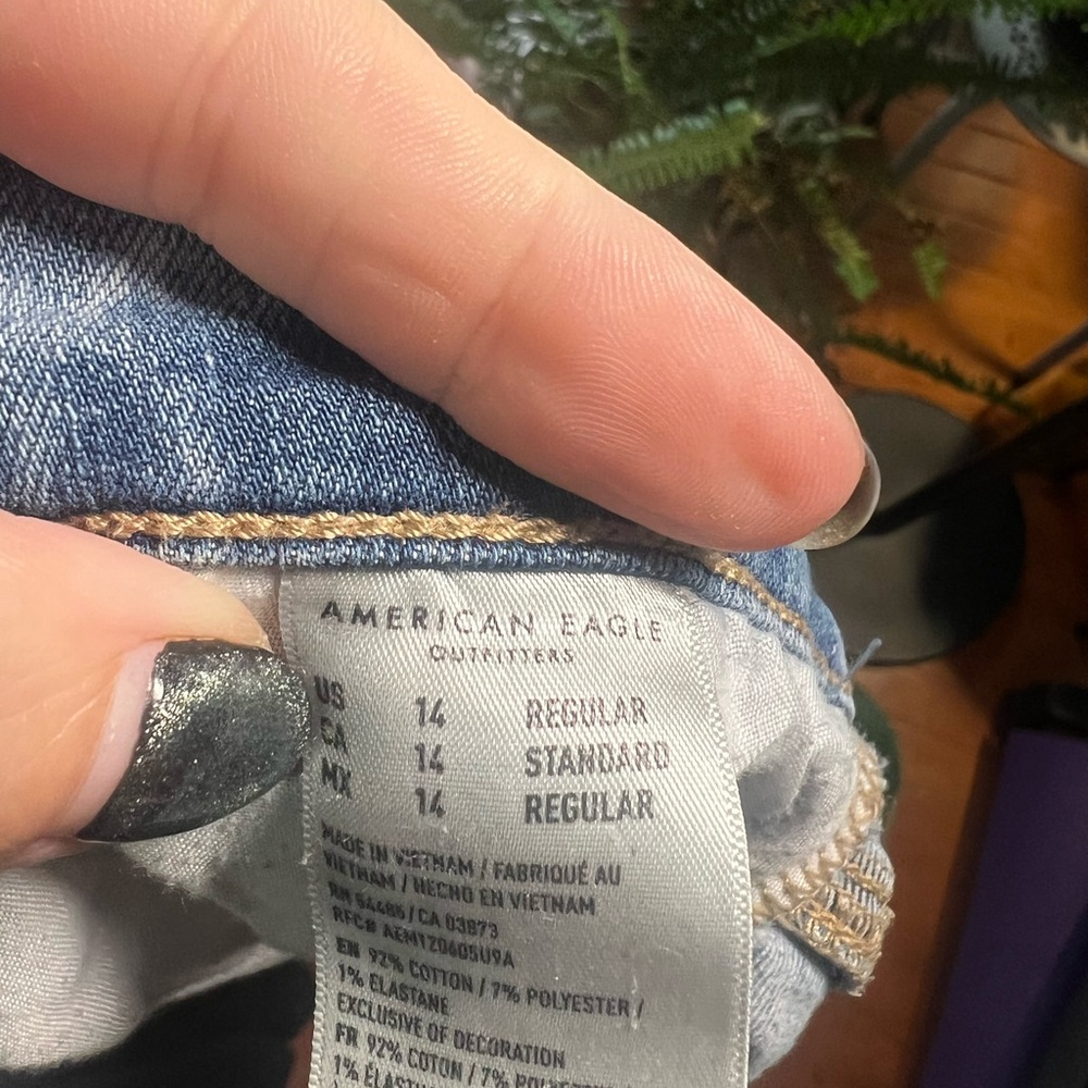 American Eagle Outfitters Light Blue Distressed Flare Jeans - Picture 6 of 6